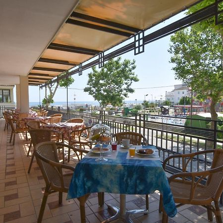 Hotel Bristol Мисано Адриатико Екстериор снимка
