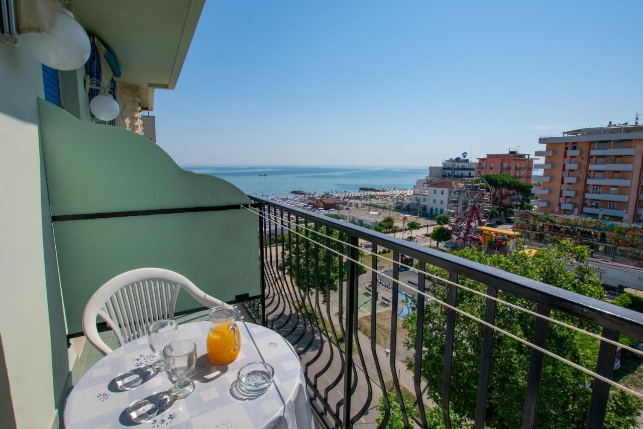 Hotel Bristol Мисано Адриатико Екстериор снимка