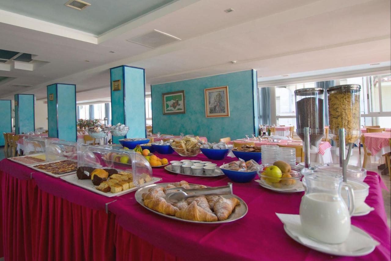 Hotel Bristol Мисано Адриатико Екстериор снимка