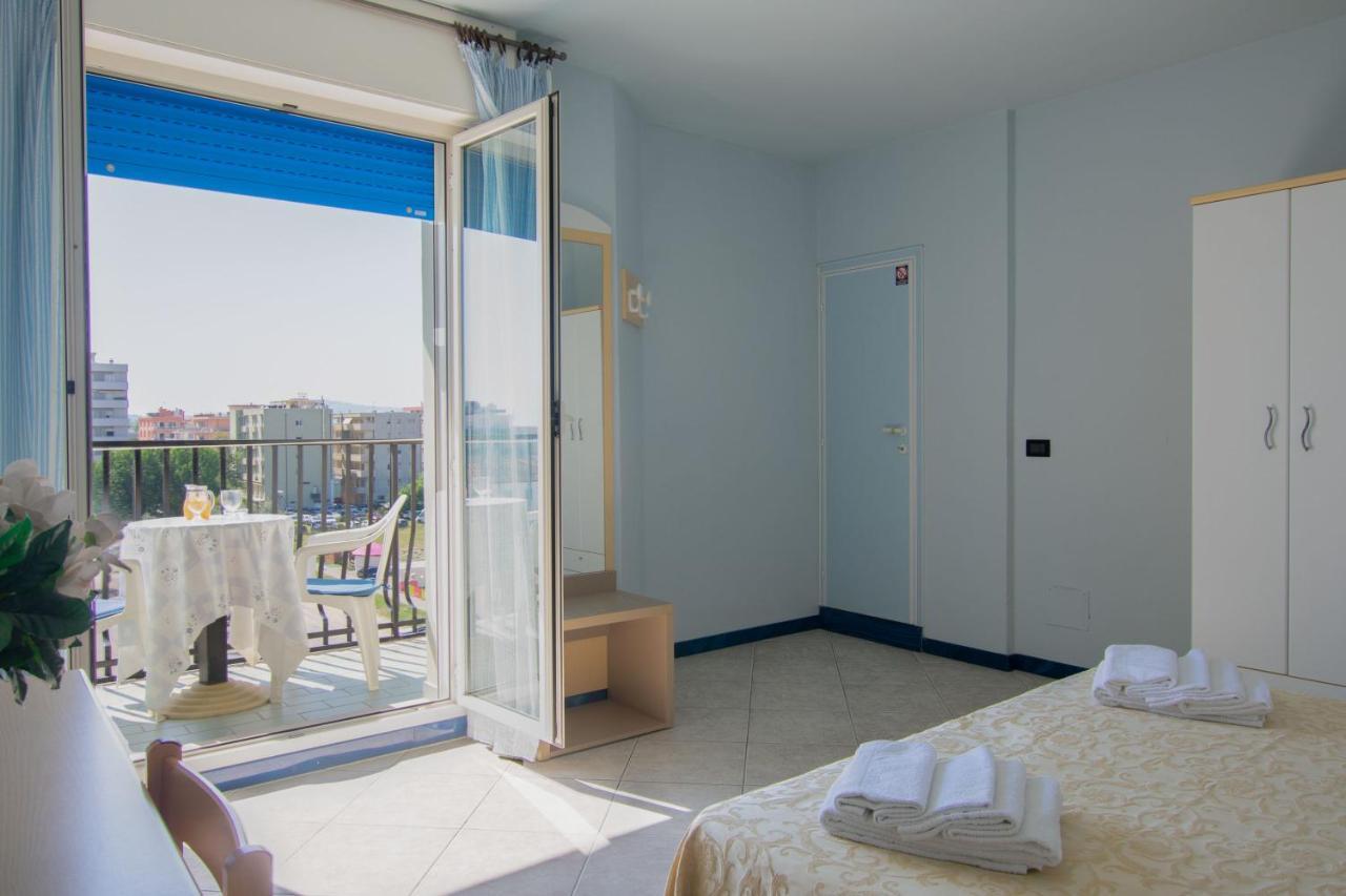 Hotel Bristol Мисано Адриатико Екстериор снимка