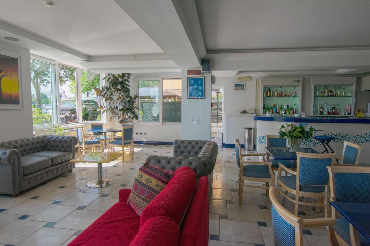 Hotel Bristol Мисано Адриатико Екстериор снимка