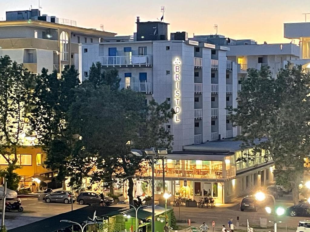 Hotel Bristol Мисано Адриатико Екстериор снимка
