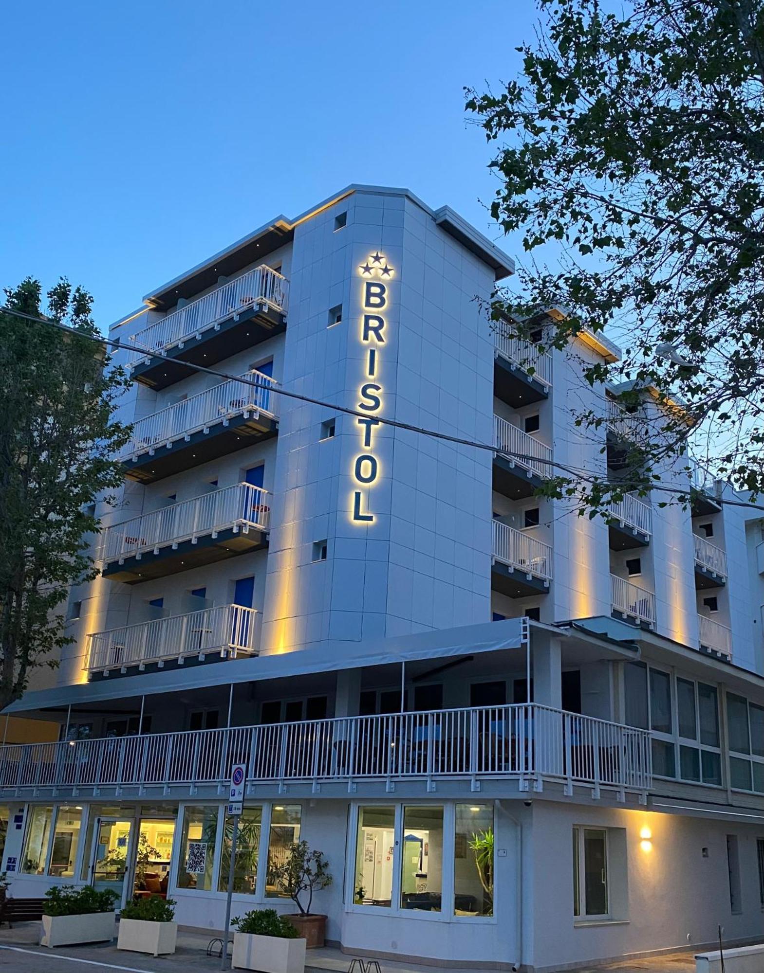 Hotel Bristol Мисано Адриатико Екстериор снимка