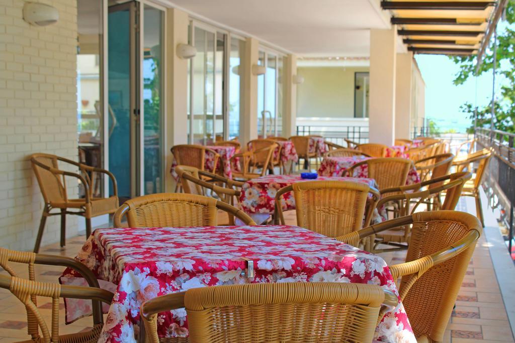 Hotel Bristol Мисано Адриатико Екстериор снимка