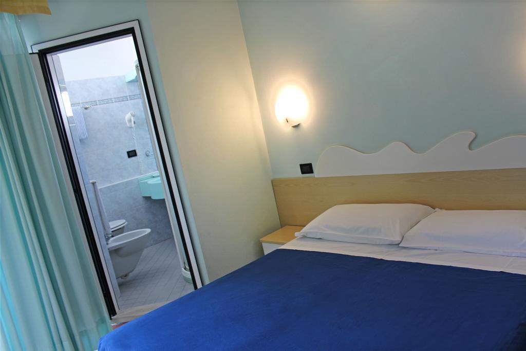 Hotel Bristol Мисано Адриатико Екстериор снимка