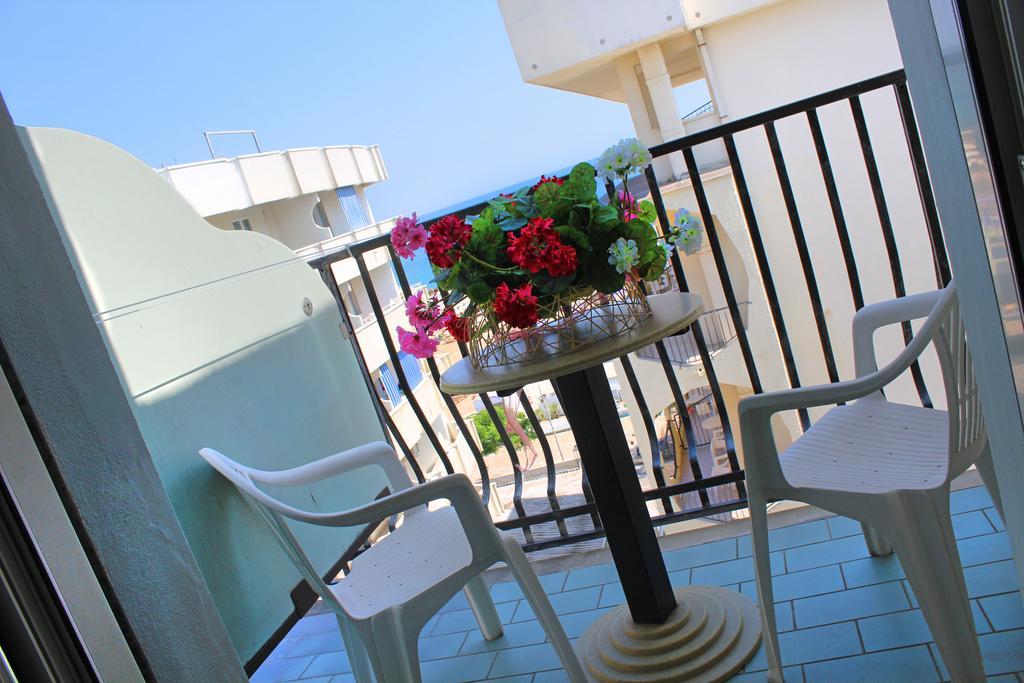 Hotel Bristol Мисано Адриатико Екстериор снимка