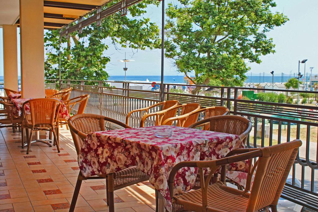 Hotel Bristol Мисано Адриатико Екстериор снимка